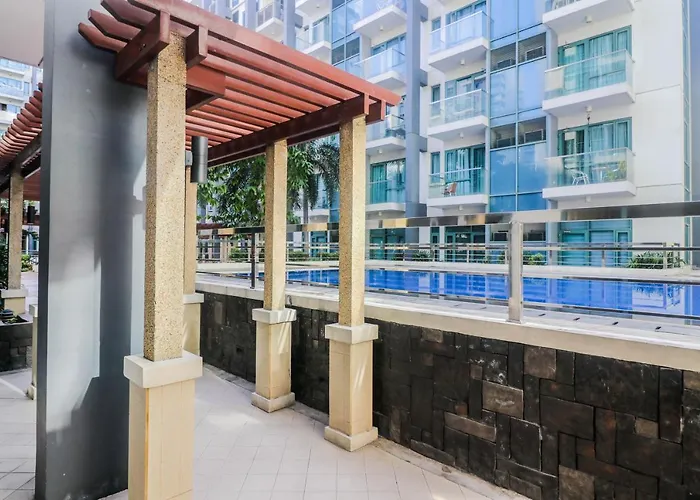 Prs At One Palm Tree Near T3 Airport