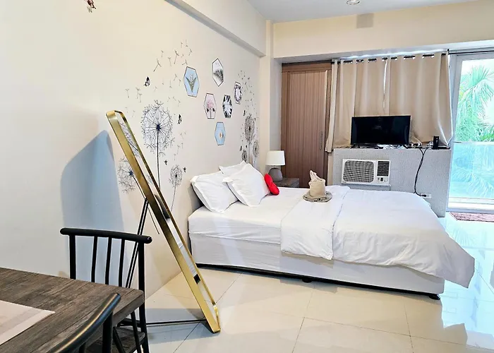 Prs At One Palm Tree Near T3 Airport *