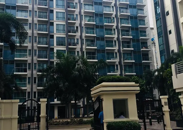 Prs At One Palm Tree Near T3 Airport マニラ市